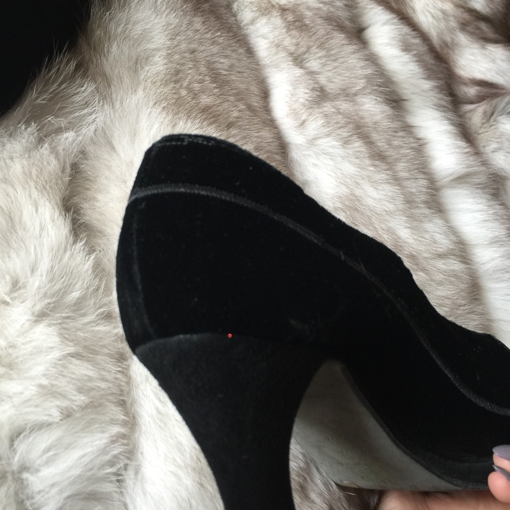 Donna Karan Black Velvet Heels Size 9 1/2 - Picture 7 of 7